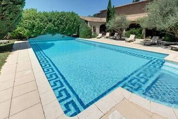 Отель Château De Cavanac