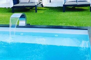 Отель Hôtel Eden Cassis   Parking Privé