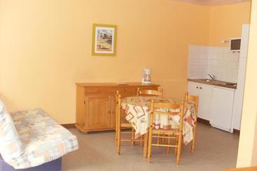 هتل Les Chambres Et Studios Camping Parc De Paletès