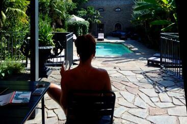 تختخواب و صبحانه 45bb