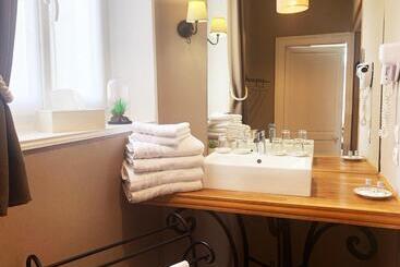 تختخواب و صبحانه Enclos De L'evêché