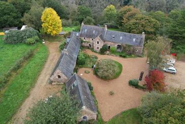 مبيت وإفطار La Grange De Coatélan