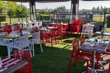 Отель Contact Hôtel Fontenay Le Comte