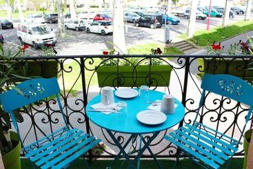 בית מלון כפרי Contact Hôtel Les Platanes Villeneuve Sur Lot Centre