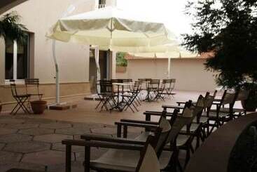 ホテル Hôtel Majuscule