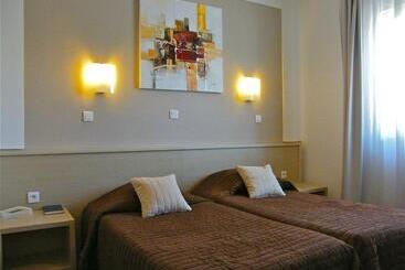 ホテル Hôtel Restaurant L  Empereur