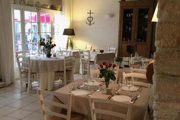 هتل Hôtel Restaurant Le Provençal