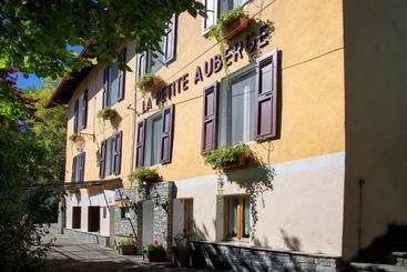 هتل Hôtel Restaurant La Petite Auberge