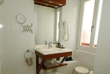 בית מלון כפרי Les Almadies   Coeur De Ville