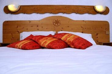 Отель Les Chalets