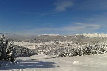 리조트 Village Club Yravals