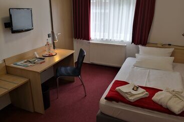 هتل Haus Vom Guten Hirten