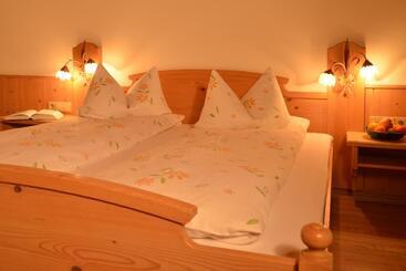 هتل Landhaus Lenzenhof