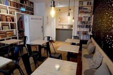 Old Kings Design Hostel