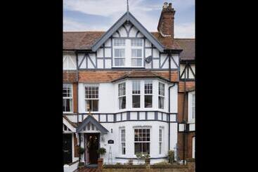 مبيت وإفطار Albury House