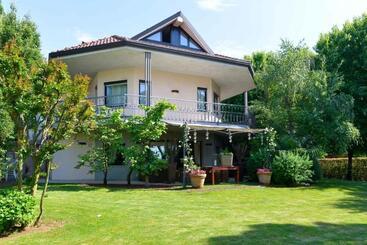 בית מלון כפרי Like Home Boutique