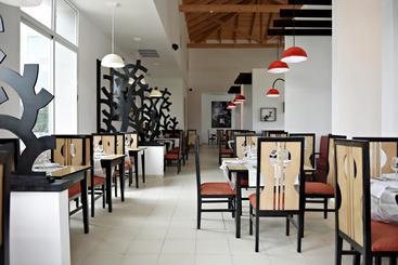 هتل Sanctuary at Grand Memories Santa Maria - Adults Only