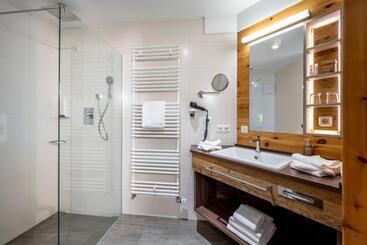 Hüttenhof Wellnesshotel & Luxus Bergchalets Adults Only