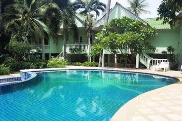 אתר נופש Rattana Guesthouse & Bungalow