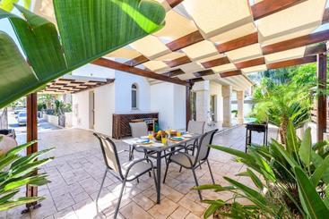 관광객 아파트 Villa Alex