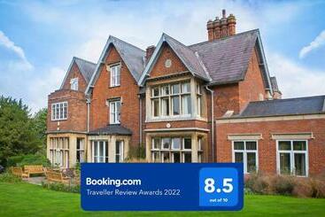 住宿加早餐  Benslow Music