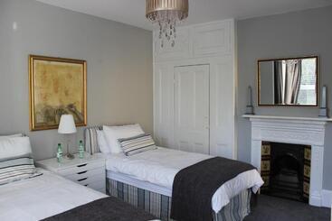 مبيت وإفطار Botleigh Villa