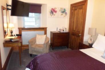 Bed and Breakfast Camfield House