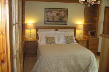 تختخواب و صبحانه Gardeners Cottage B And B