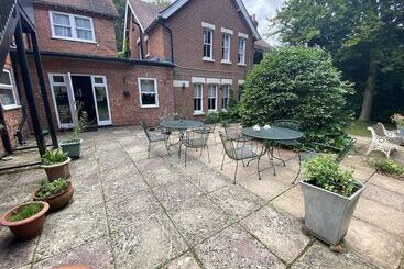 مبيت وإفطار Pickwicks Guest House