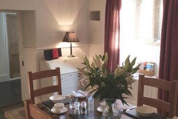 مبيت وإفطار Reddivallen Farmhouse