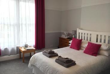 تختخواب و صبحانه Southern Comfort Guest House