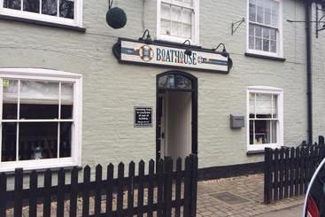 Bed and Breakfast The Boathouse