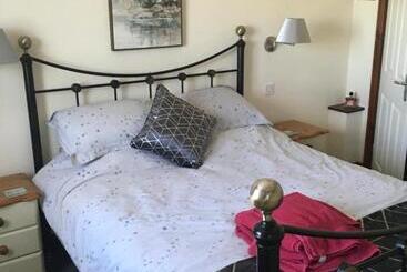 مبيت وإفطار Tregatherall Lodge