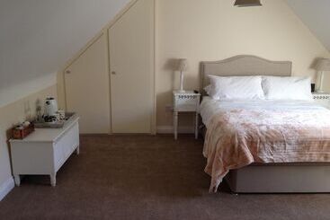 Whitethorn Bed And Breakfast