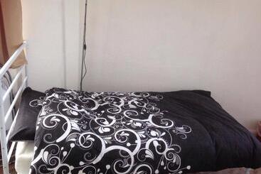 旅馆 The Mission Bunkhouse