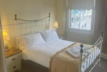 Bed and Breakfast Admiral Macbride