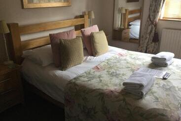 住宿加早餐  Auplands En Suite Rooms