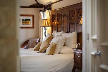 مبيت وإفطار Byfords