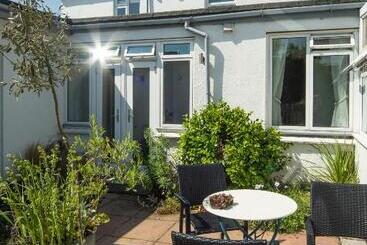 Bed and Breakfast Chillington House