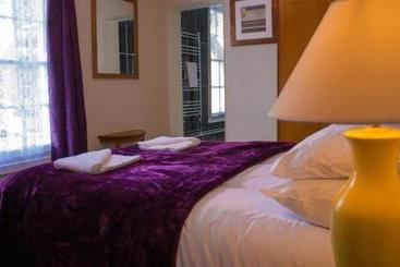 تختخواب و صبحانه Ferry House Lodge