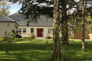 تختخواب و صبحانه Greenlees Lodge