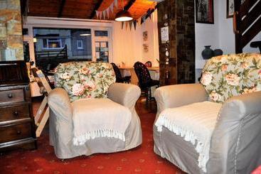 تختخواب و صبحانه High Noon Guest House