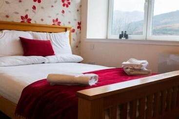 צימר Lochside Guest House