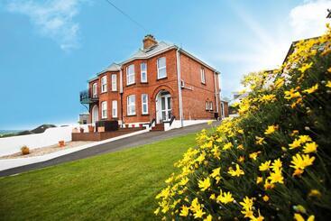 Bed and Breakfast No 10 Treverbyn Road