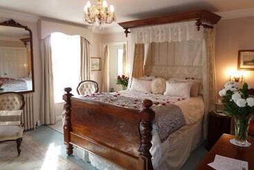 Bed and Breakfast Queen Anne House
