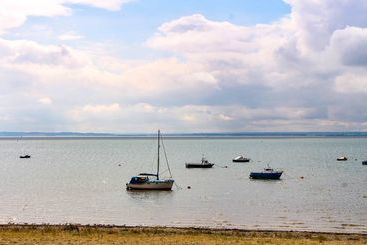 تختخواب و صبحانه The Bay