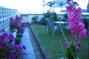 تختخواب و صبحانه The Corner House