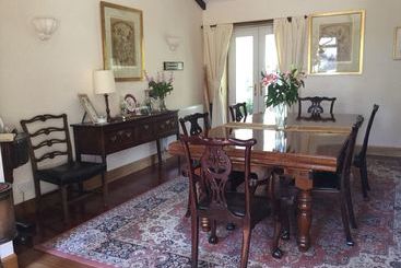 تختخواب و صبحانه The Dormie House