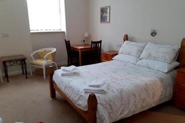 تختخواب و صبحانه The Edenhurst Guesthouse