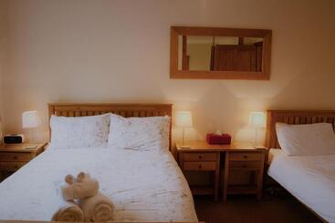 민박 Torcastle House